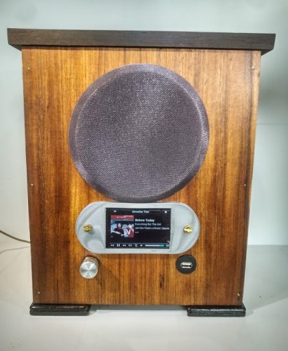The VEB Stern-Radio with Raspberry Pi and Max2Play